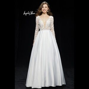 Angela & Alison 81022